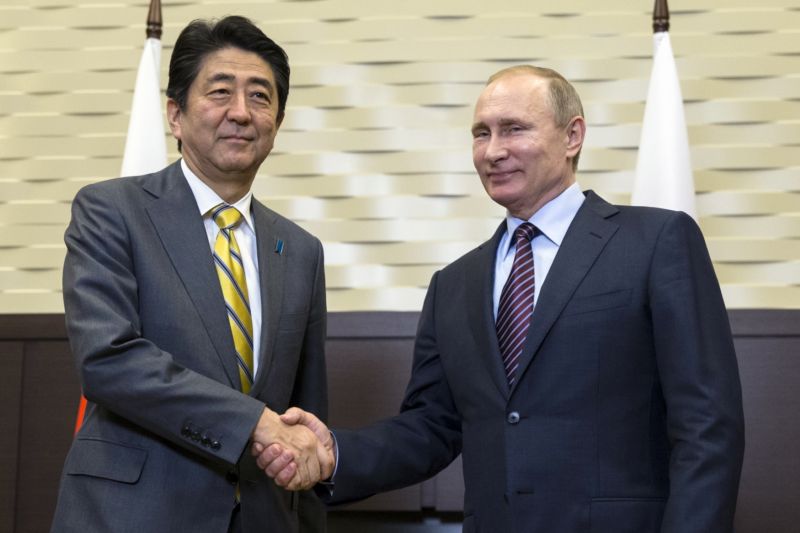 Prezident Vladimír Putin a Šinzó Abe.