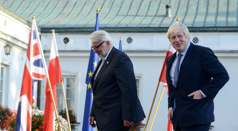 Polský ministr zahraničí Witold Waszczykowski (vlevo) se svým britským protějškem Borisem Johnsonem. 