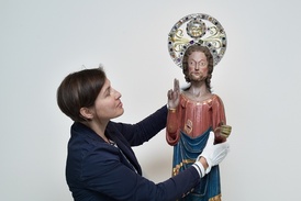 Socha žehnajícího vzkříšeného Krista přibližně z roku 1340.