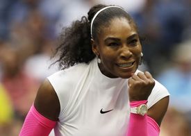 Serena Willimasová v zápase s Jaroslavou Švedovovou.