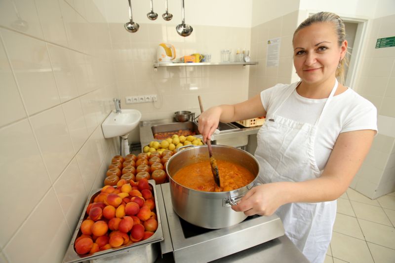 Zavařování potravin je typicky českou aktivitou, kterou nyní podporuje celosvětová módní vlna domácího vaření.