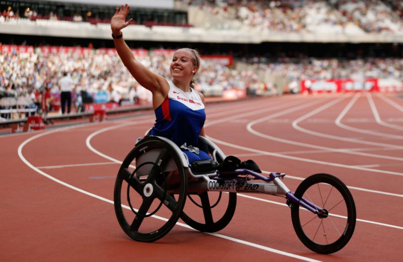 Britská paralympionička Hannah Cockroftová viní velké sportovní značky z diskriminace.