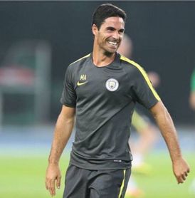 Mikel Arteta si užívá novou pozici v Manchesteru City.