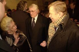 Stela Zázvorková, Pavel Landovský a Václav Havel.