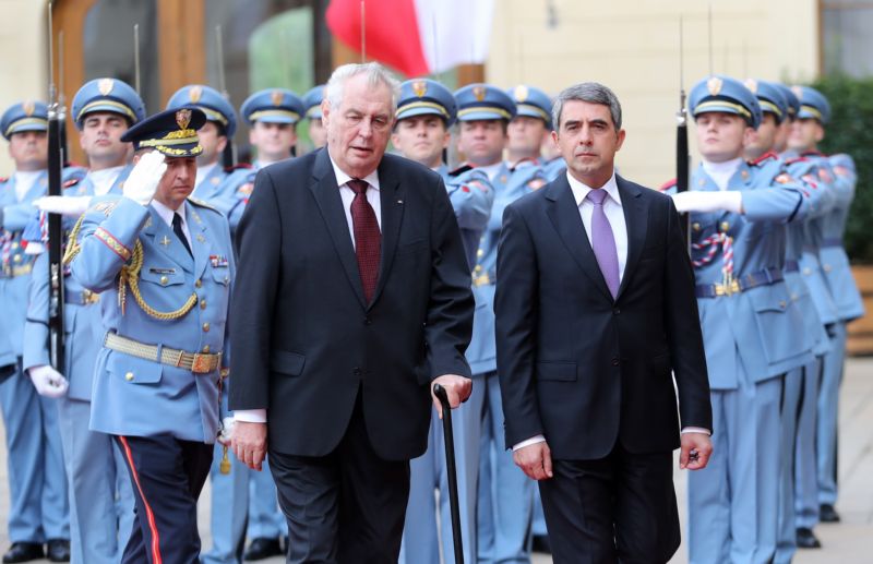 Prezident Miloš Zeman se svým bulharským protějškem Rosenem Plevnelievem Prezident Miloš Zeman se svým bulharským protějškem Rosenem Plevnelievem