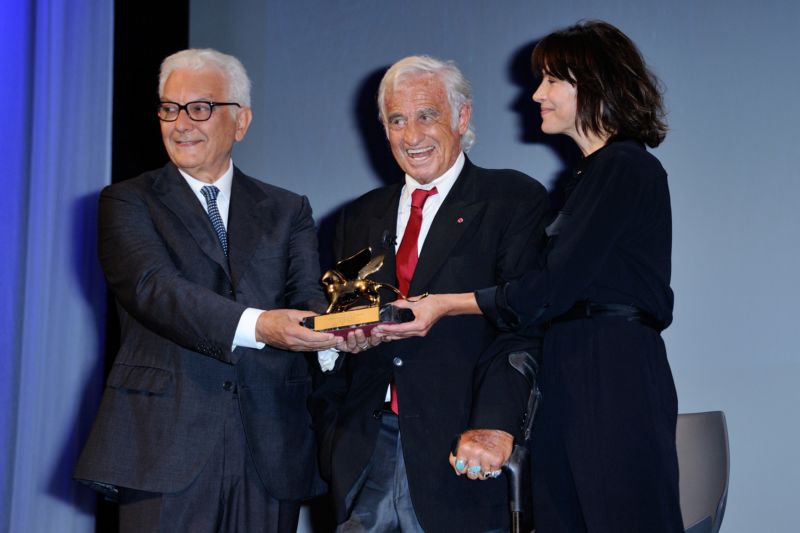 Francouzský herec Jean-Paul Belmondo přebírá cenu za celoživotní dílo.