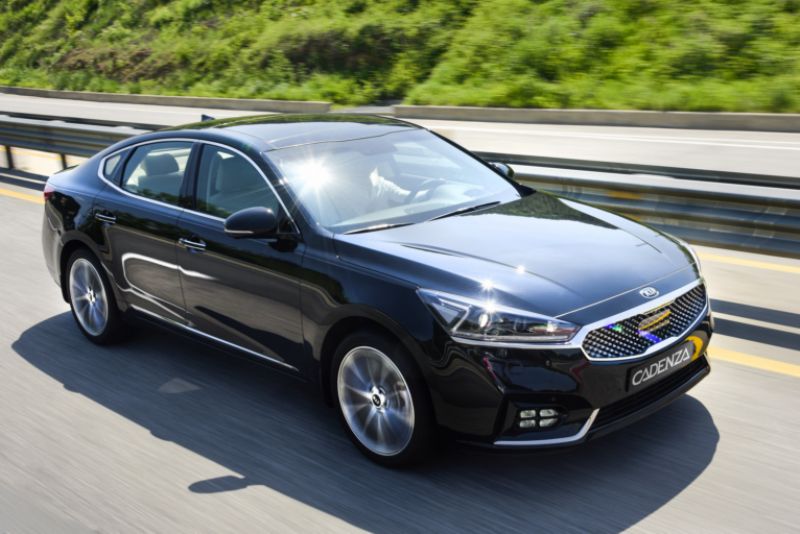 Nová osmistupňová samočinná převodovka Kia oslaví světovou premiéru v modelu Kia Cadenza 2017.