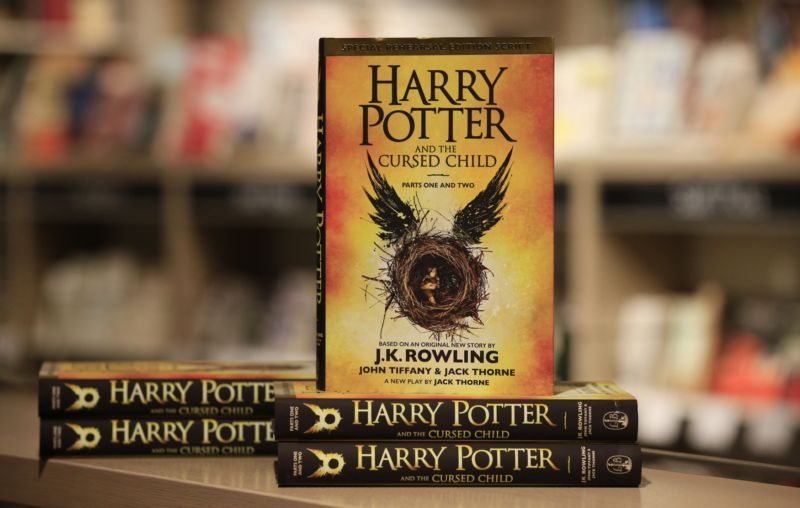 Nová kniha o Harrym Potterovi.