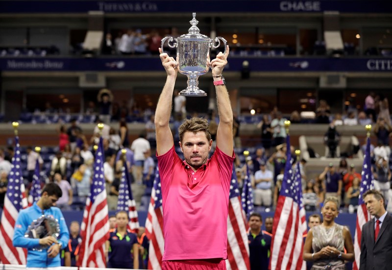 Švýcarský tenista Stan Wawrinka slaví první triumf na US Open a svůj třetí grandslamový titul. 