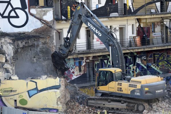Demolice alternativního, kulturního a rezidenčního prostoru Trafačka.