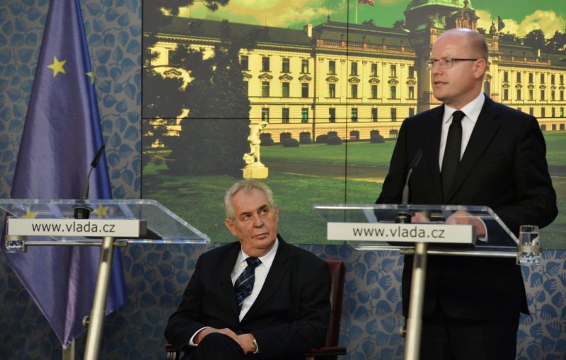 Prezident Miloš Zeman a premiér Bohuslav Sobotka.