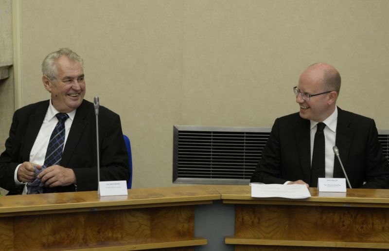 Prezident Miloš Zeman a premiér Bohuslav Sobotka.