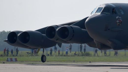 Bombardér přistál na letišti Leoše Janáčka.