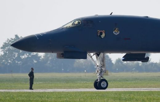 Nadzvukový B-1B Lancer.