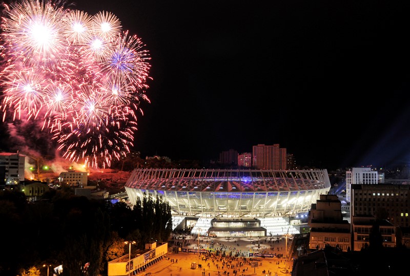 Finále fotbalové Ligy mistrů v roce 2018 se poprvé uskuteční na Olympijském stadionu v Kyjevě, který před čtyřmi lety hostil duel o zlato na mistrovství Evropy. Finále fotbalové Ligy mistrů v roce 2018 se poprvé uskuteční na Olympijském stadionu v Kyjevě, který před čtyřmi lety hostil duel o zlato na mistrovství Evropy.