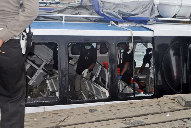 Při explozi lodi na Bali zahynuli nejméně dvě turistky.
