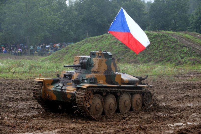 Výstava tanků na Vítězném náměstí v Praze (ilustrační foto).