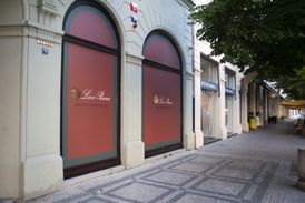 Společnosti Luxury Brand Management rozšíří butiky v Pařížské ulici.