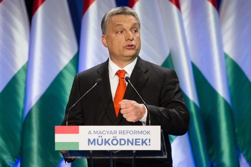 Viktor Orbán ví, jak vychovat budoucí voliče.