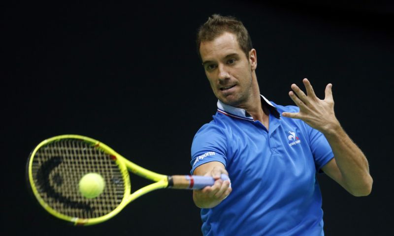 Francouzský tenista Richard Gasquet v úvodním zápase semifinále Davisova poháru porazil chorvatského mladíka Čoriče.