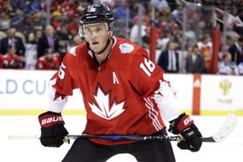 V týmu Chicago Blackhawks Jonathan Toews kapitán, v reprezentaci nosí áčko.