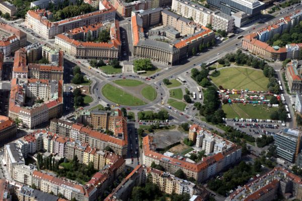Praha 6 chystá zakázku na údržbu veřejné zeleně a úklid.