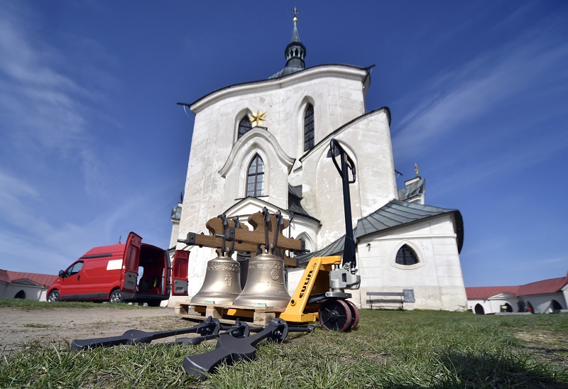 Po 75 letech se 22. dubna do památky UNESCO, poutního kostela sv. Jana Nepomuckého na Zelené Hoře u Žďáru nad Sázavou, vrátily zvony sv. Vojtěch, sv. Cyril a Metoděj a sv. Zdislava. Nahradí 16. května po vysvěcení zvony zrekvírované ve 2. světové válce.