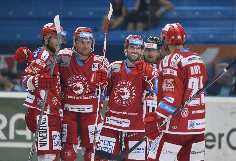 Třinec porazil Energii vysoko 7:0.