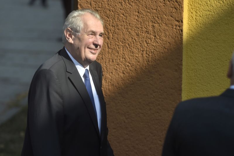 Zeman loni v květnu odmítl podepsat jmenovací dekrety třem kandidátům, zdůvodnil to jejich závažnými prohřešky z minulosti.