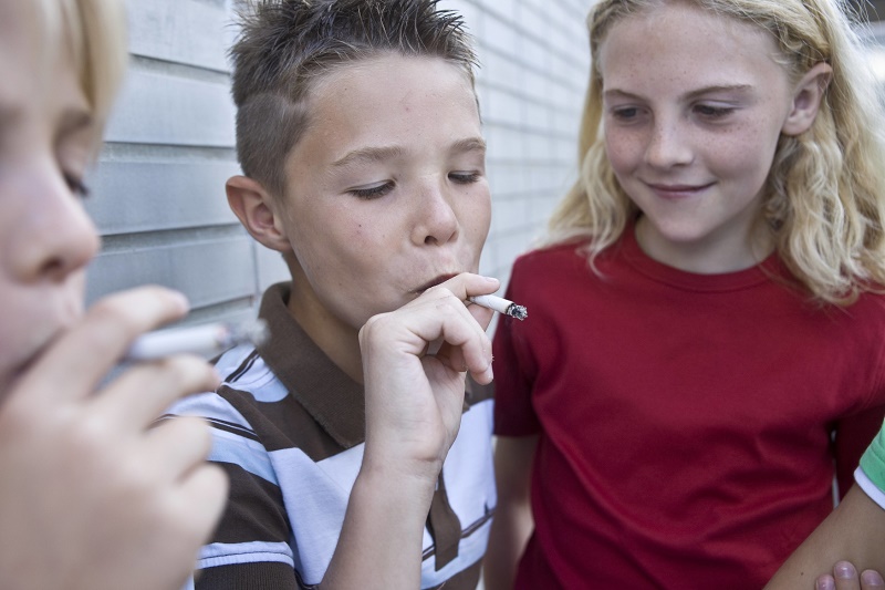 Děti na cigaretě.  