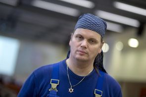 Člen pirátské strany Claus-Brunner.
