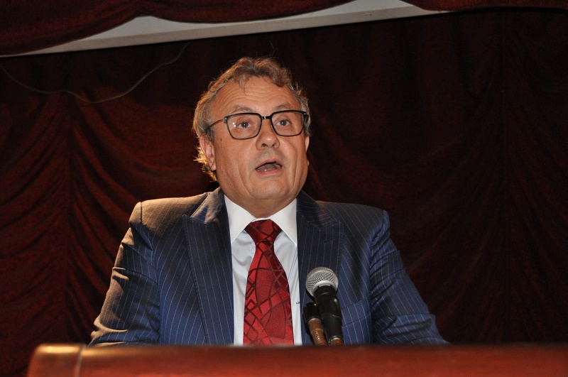 Prezident Vladimír Dlouhý.