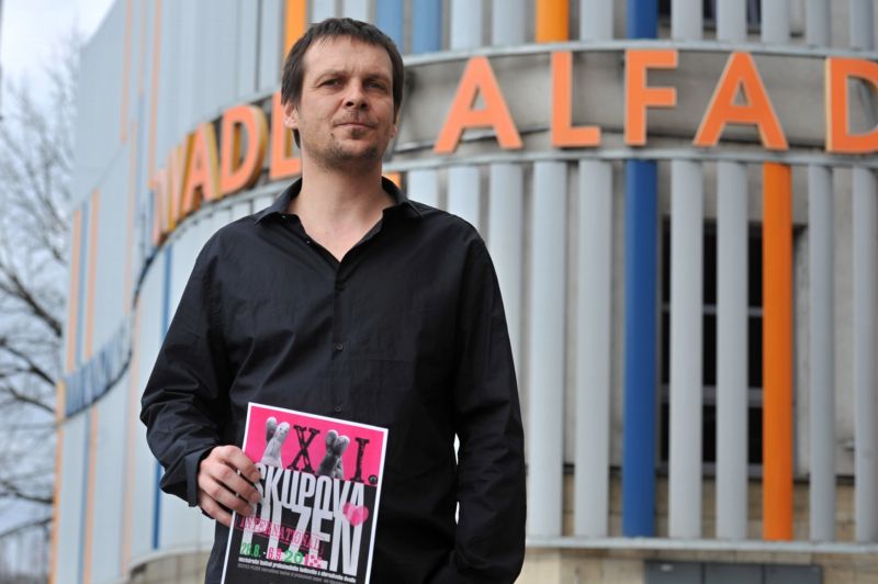 Jakub Hora je ředitelem Divadla Alfa. Jakub Hora je ředitelem Divadla Alfa.