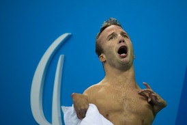 Arnošt Petráček v cíli paralympijského závodu