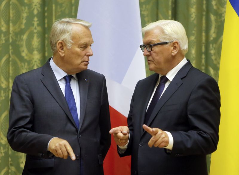 Ministři zahraničí F. W. Steinmeier (Německo) a J. M. Ayrault (Francie). Ministři zahraničí F. W. Steinmeier (Německo) a J. M. Ayrault (Francie).