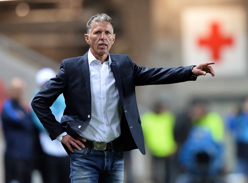 Trenér Slavie Jaroslav Šilhavý řídí své hráče Trenér Slavie Jaroslav Šilhavý řídí své hráče