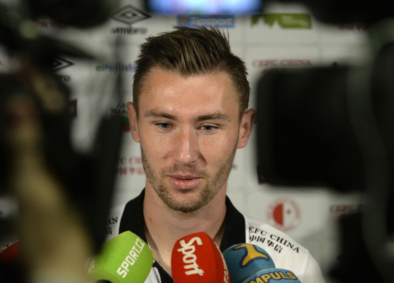 Záložník Jaromír Zmrhal.