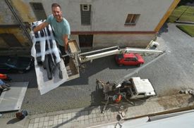 Po transportu byla dřeva umístěna do temperovaných prostor.