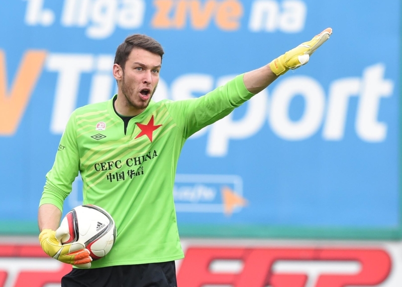 Své první pražské derby v kariéře by měl v neděli odchytat brankář Jiří Pavlenka. Své první pražské derby v kariéře by měl v neděli odchytat brankář Jiří Pavlenka.