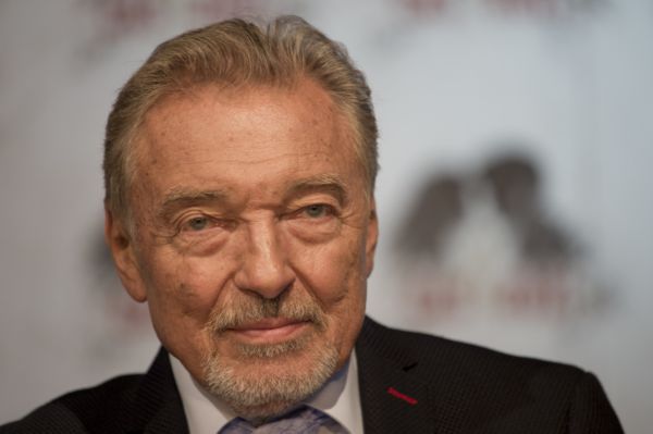 Mnohonásobný Zlatý slavík Karel Gott.