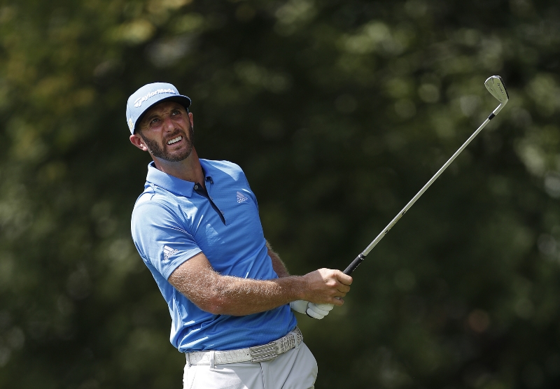 Dustin Johnson průběžně vede na závěrečném turnaji PGA Tour.