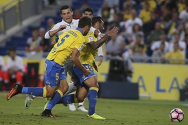 Real Madrid nedokázal porazit Las Palmas a tabulku vede už jen o bod.