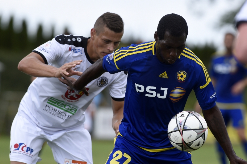 Zlín porazil Hradec 2:0 a vrátil se do čela tabulky.