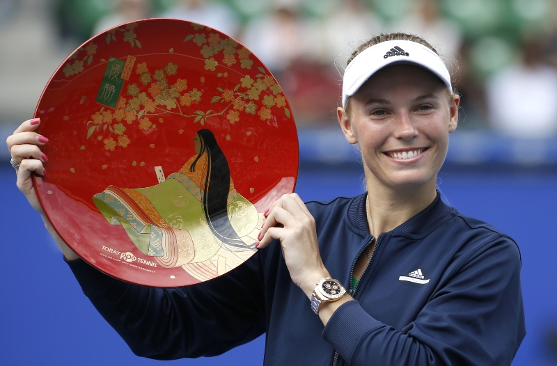 Tenistka Caroline Wozniacká slaví titul v japonském Tokiu.