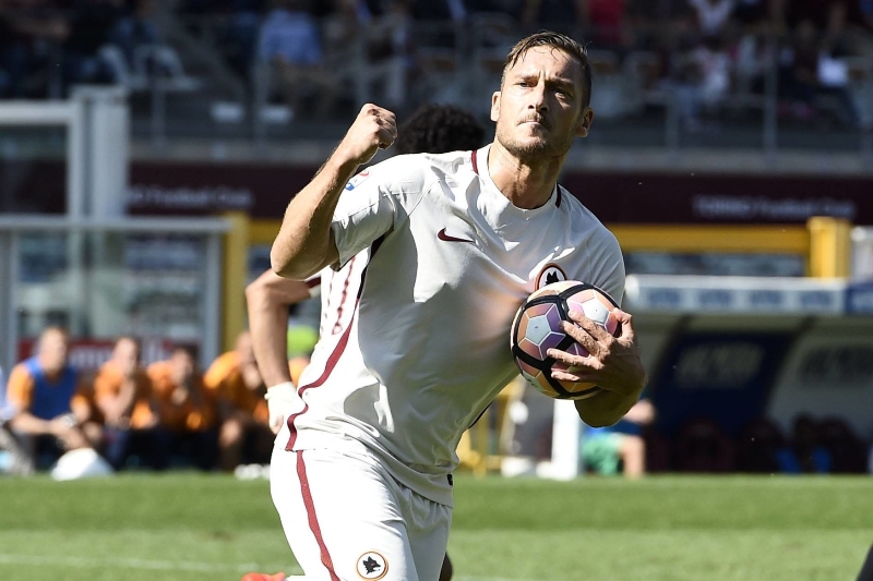 AS Řím prohrál s FC Turín, Totti vstřelil 250. gól. 