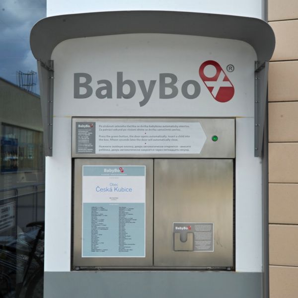 Babyboxy fungují jako novorozenecký inkubátor.