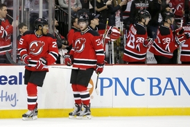 Pavel Zacha bude bojovat o další působení u Devils.