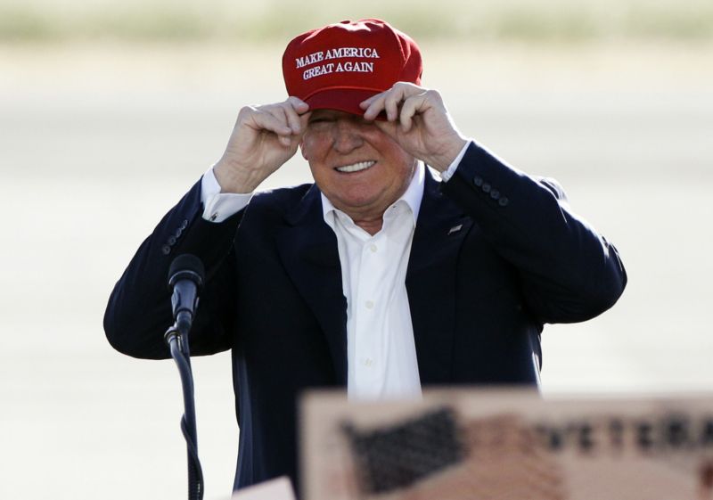 Donald Trump s kšiltovkou. 