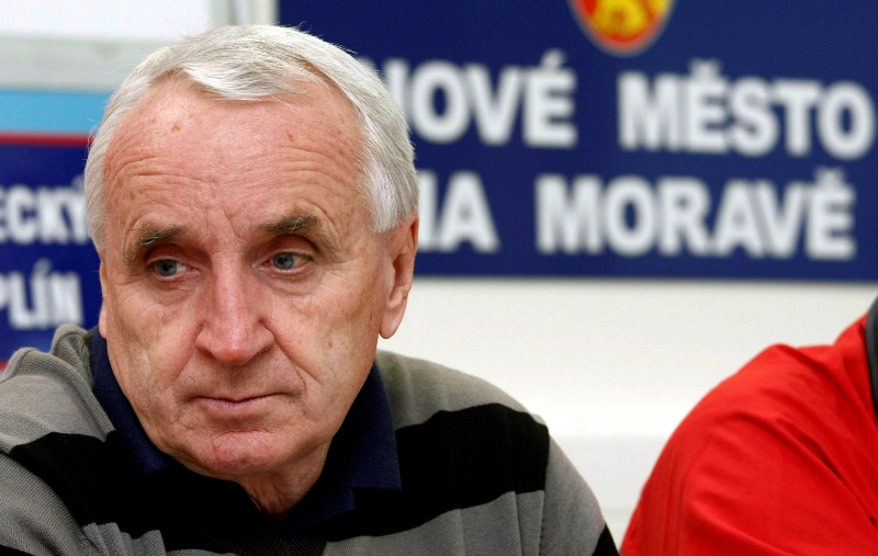 Ve věku 72 let zemřel v Liberci po dlouhé nemoci Petr Honzl, bývalý prezident Svazu lyžařů ČR, trenér a reprezentant v severské kombinaci. Ve věku 72 let zemřel v Liberci po dlouhé nemoci Petr Honzl, bývalý prezident Svazu lyžařů ČR, trenér a reprezentant v severské kombinaci.