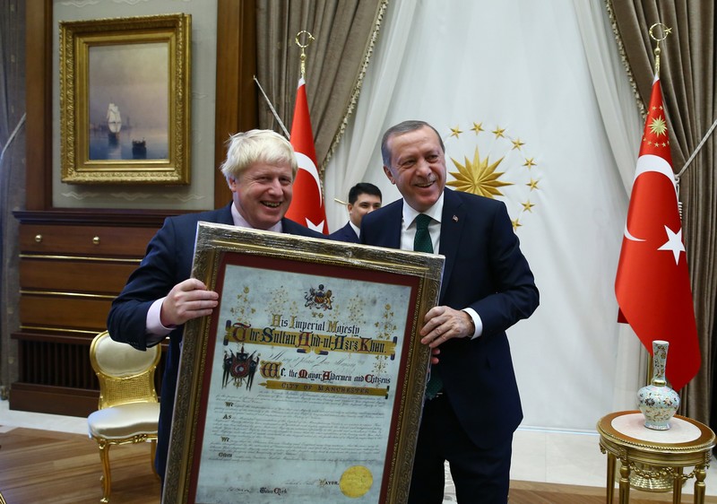 Britský ministr Boris Johnson s tureckým prezidentem Erdoganem.